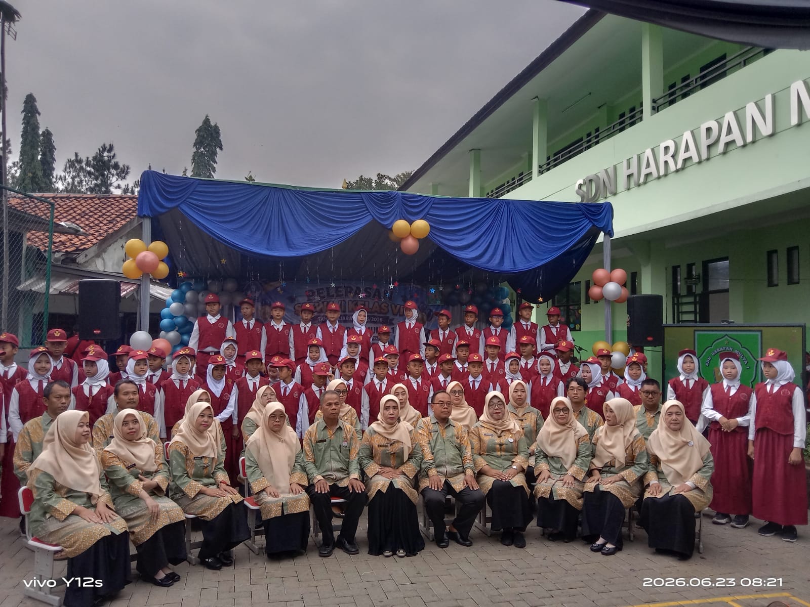 Air Mata dan Harapan: SDN Harapan Mulya 1 Gelar Perpisahan Sederhana yang Menyentuh Hati whatsapp image 2026 06 23 at 10.25.20