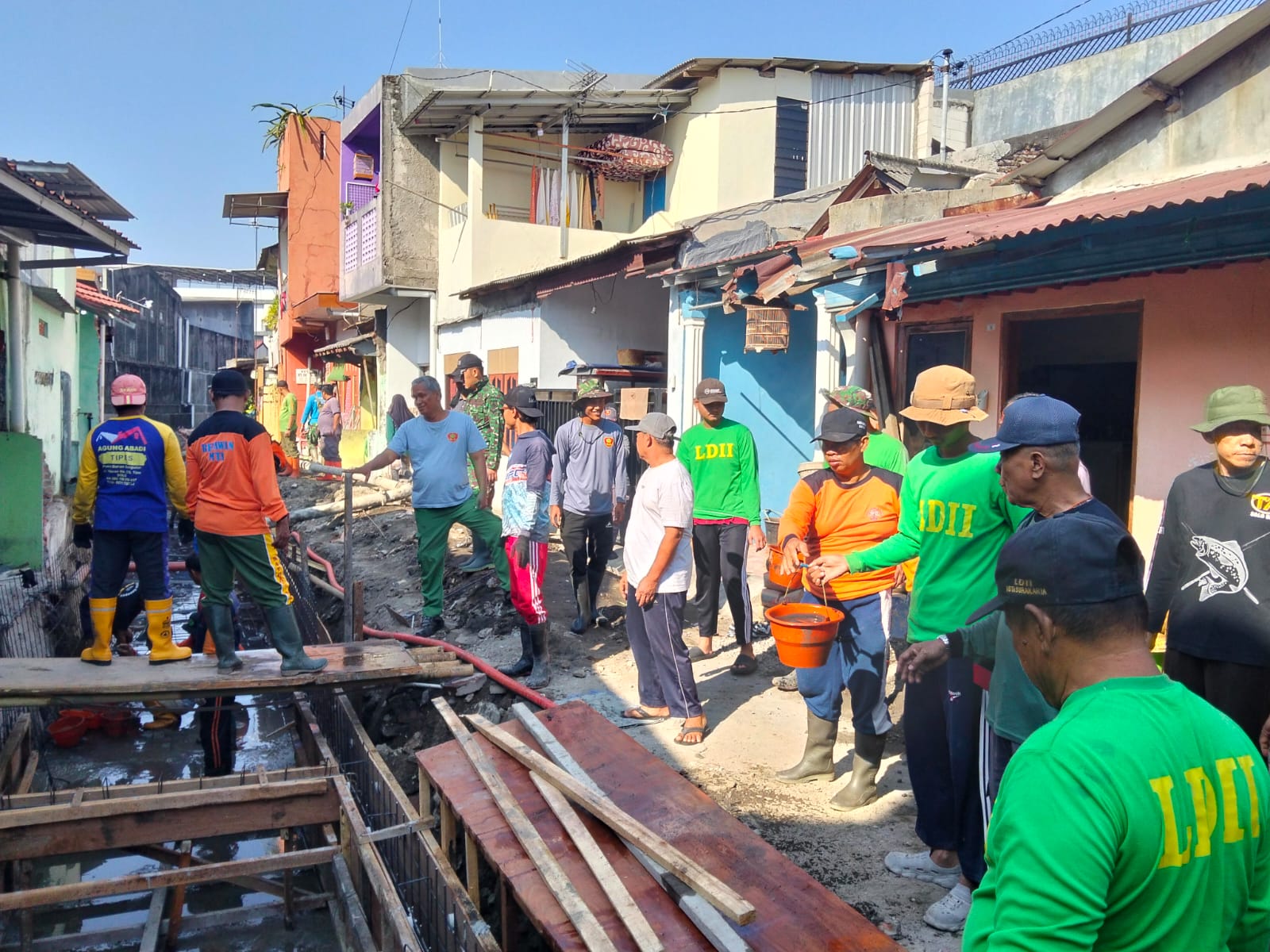 Satgas TMMD Sengkuyung Tak Kenal Hari Libur, Bersama Masyarakat dan Ormas Terus Genjot Kerjakan Pengecoran whatsapp image 2026 07 18 at 21.24.47 (2)
